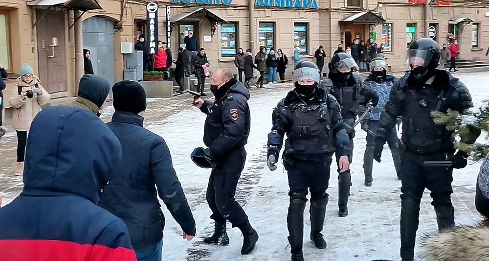 Макаров поблагодарил полицейских, избивавших людей на митинге 31 января заявил, правоохранительных, парламента, Макаров, органов, акции, петербургского, протестной, сотрудники, всегда, акциях, Петербурге, повестки, памятник, Макарову, Вячеслав, вновь, начинается, спикер, никогда