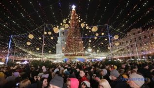 Мэр Киева зажег главную елку страны