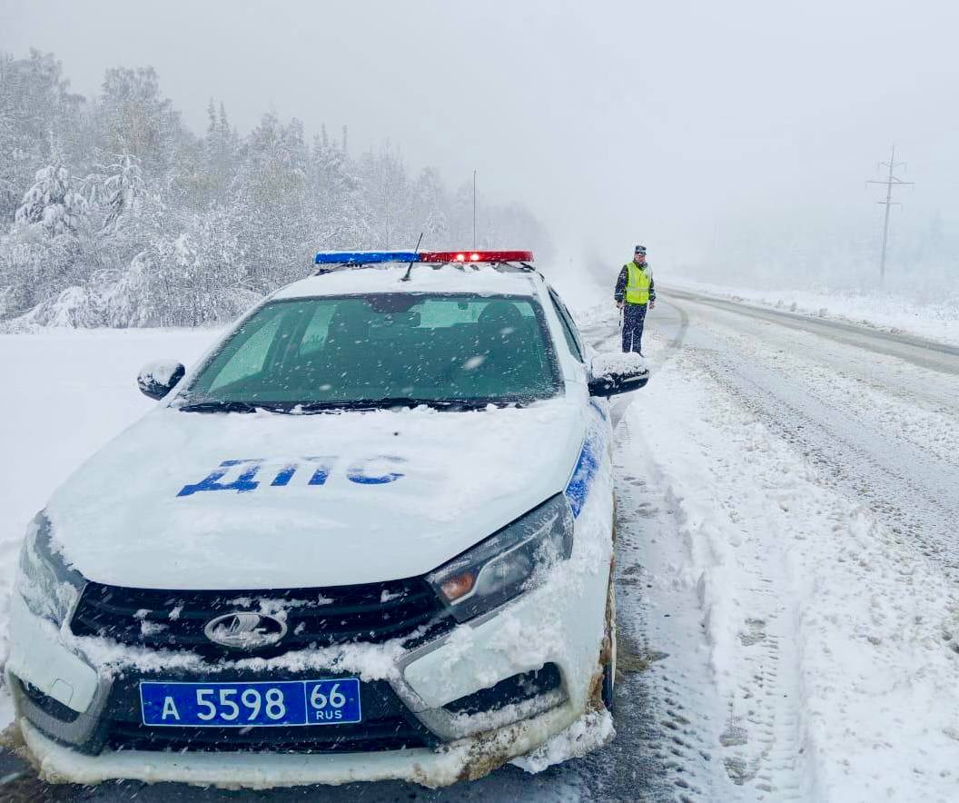 Снежный коллапс на дорогах: ГИБДД показала кадры опасных участков