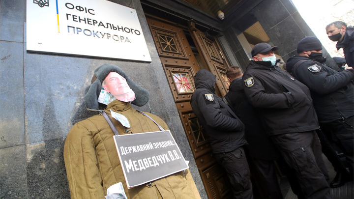 УКРАЛИ ЕЩЁ НЕ ВСЁ: ВИКТОР МЕДВЕДЧУК ГОТОВ ЗАМЕНИТЬ ЗЕЛЕНСКОГО