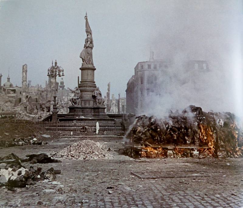 Бомбардировка Дрездена: как англичане и американцы аннигилировали столицу Саксонии Дрезден, город, можно, конечно, много, просто, чтобы, огненный, немцы, всего, началу, людей, Дрездена, попало, смерч, когда, спасти, города, Саксонии, 1945го