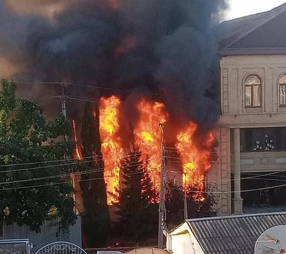 Вслед за террористической атакой в Севастополе 23 июня ближе к вечеру пришли трагические новости из Дагестана. В результате серии нападений исламистов погибли не менее 24 человек.-3