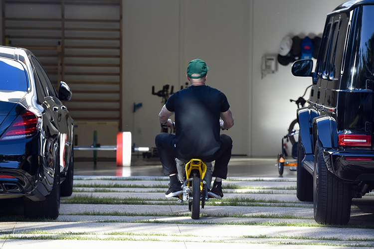 Неудержимые: Джейсон Стэтхэм учит 2-летнего сына езде на мотоцикле Дети,Дети знаменитостей