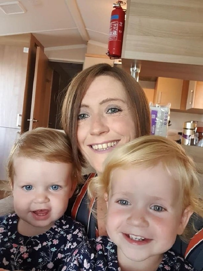 Женщина с мальчиками