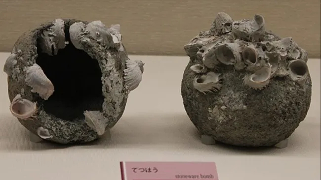 В тайнике у Великой Китайской стены найдены каменные гранаты