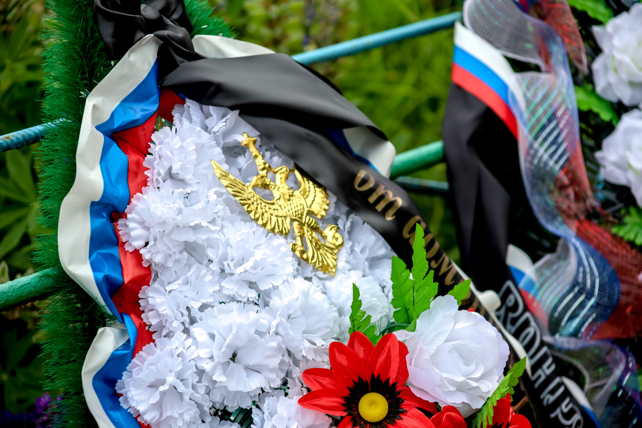 На Урале сестра бойца СВО потребовала вскрыть гроб с телом брата, не поверив в его самоубийство
