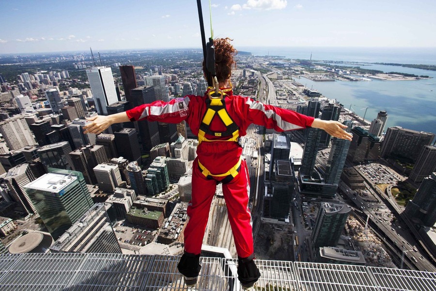 Аттракцион EdgeWalk в Торонто будет, высоте, EdgeWalk, аттракциона, Tower, метров, будут, смотровая, открытая, ходить, платформе, обойдется, человек, середины, тросом, страховочный, предосторожности, мерой, единственной, поручней