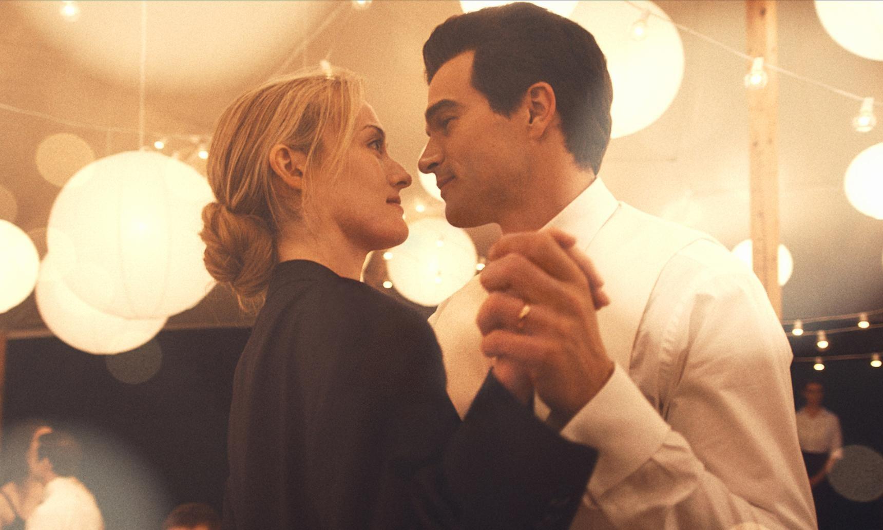 Получил первую роль в 37 и взял фамилию жены: 4 факта о звезде сериала «Американская история любви» Поле Энтони Келли