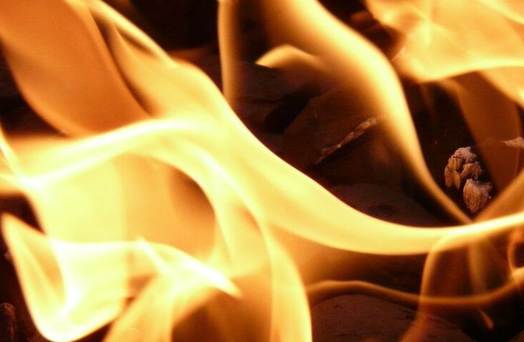 Огонь охватил детскую площадку в Раменском