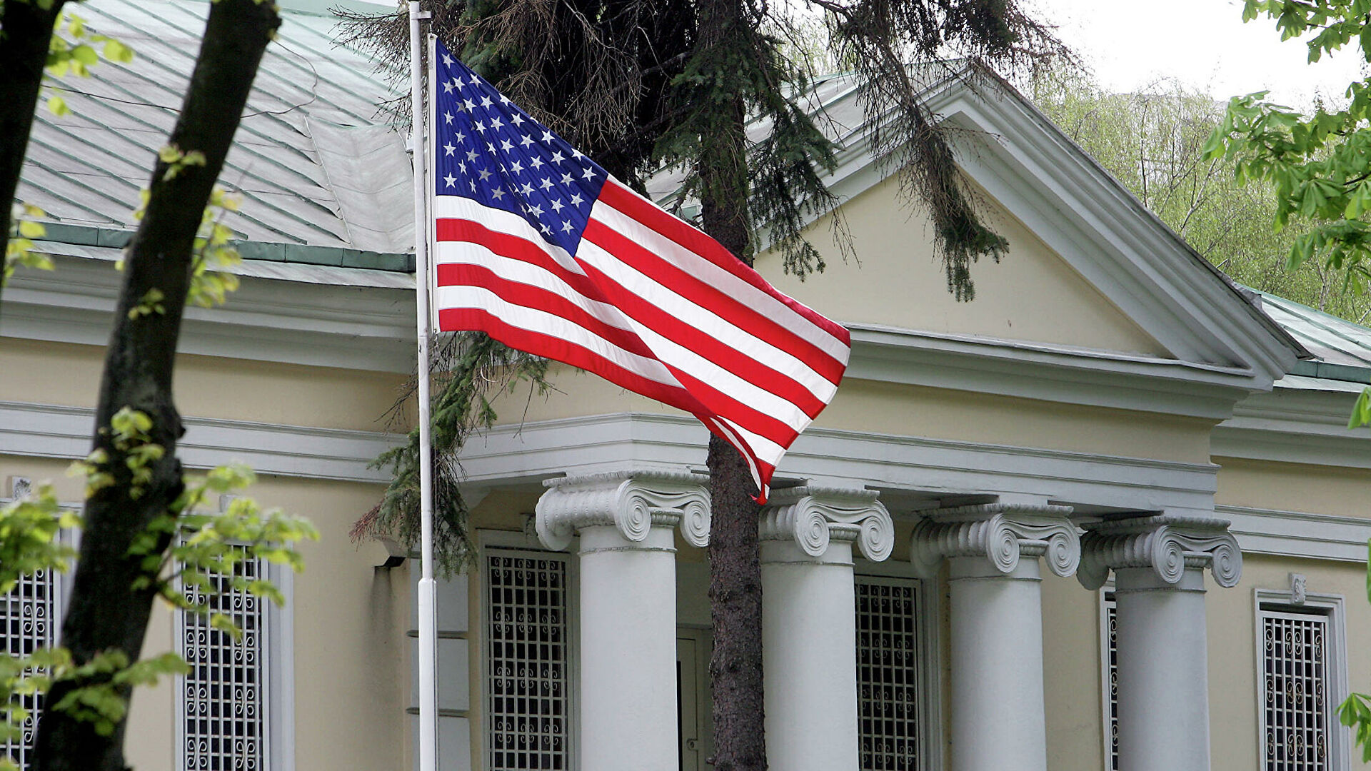 Посольство США в Минске призвало американцев проявлять бдительность из-за Украины