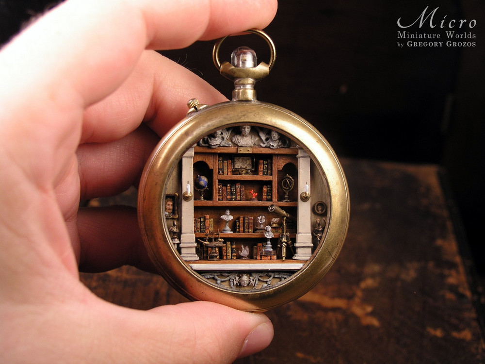 Греческий мастер создает миниатюрные миры внутри часов 