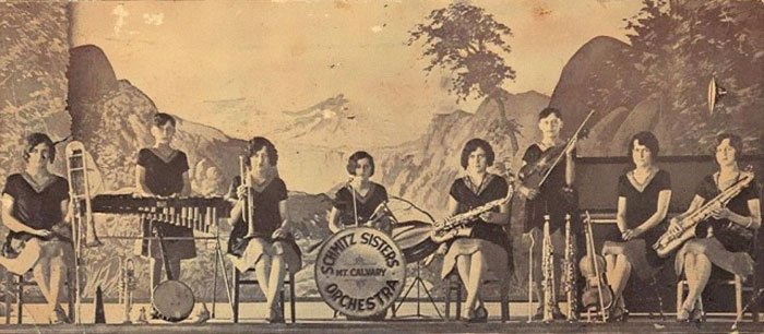 Она начала играть на барабанах в 1920-м и делает это до сих пор в свои 106 лет барабаны