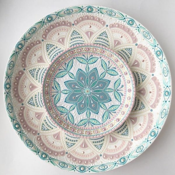Нежная роспись тарелок от Анастасии Ропало