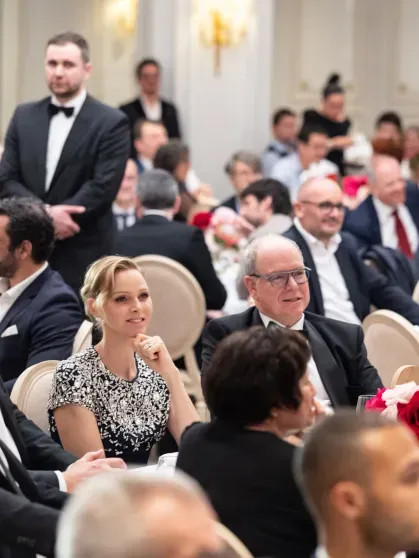 Княгиня Монако Шарлен вышла в свет в вечернем платье вместе с мужем, князем Альбером II Альбер, княгиня, ШарленКнязь, Шарлен, князь, после, детей, ШарленКнягиня, Монако, Альбера, законной, признанных, разных, Помимо, Габриэлла, принцесса, старших, Княгиня, принц, наследный