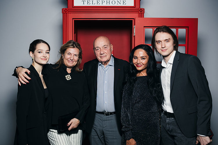 Элеонора Севенард и Денис Родькин, Тина Канделаки, Владимир Познер и другие гости светского ужина в Москве Звезды,Новости о звездах