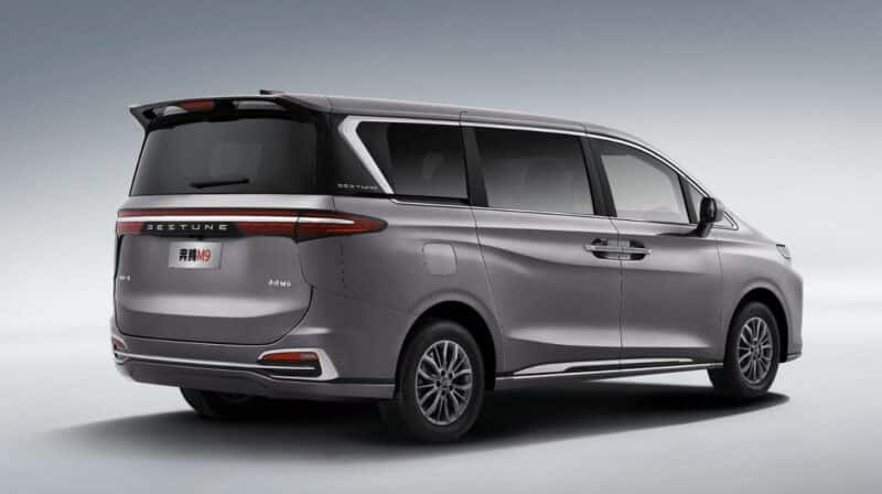 Официальные изображения минивэна FAW Bestune M9 представлены в Китае