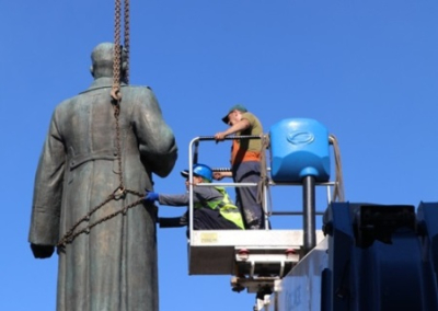 В Полтаве демонтировали памятник советскому генералу Алексею Зыгину