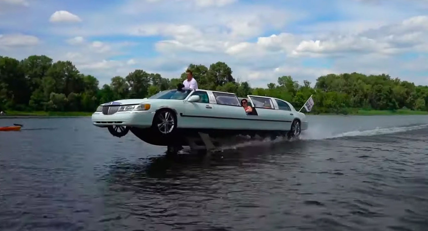 На Украине сделали катер-лимузин на подводных крыльях 