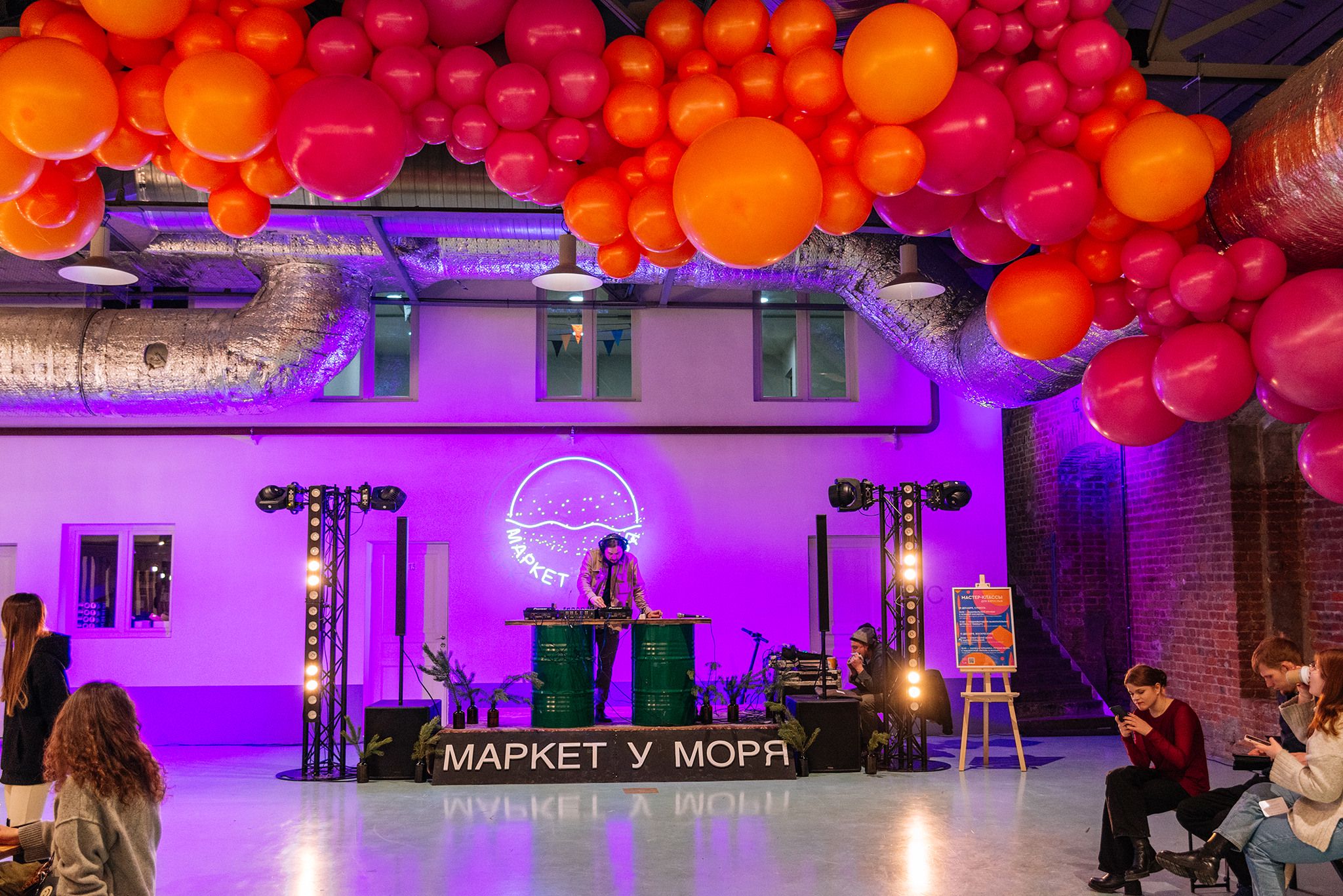 Севкабель маркет у моря. Севкабель порт ярмарка. Севкабель порт ярмарка. Хлебозавод 9 сентября маркет у моря шляпы. Севкабель маркет у моря.