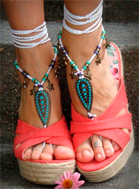 Мода босоногих женщин.  (Браслет на ногу)