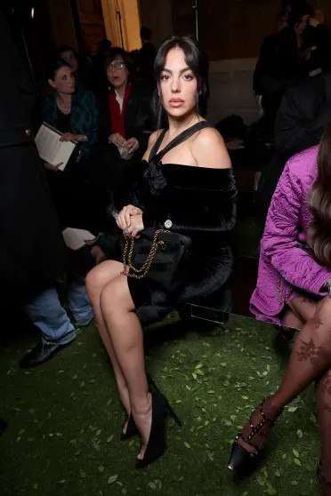 Гвинет Пэлтроу, Джорджина Родригес, Надежда Оболенцева среди гостей и сын Наоми Уоттс — на подиуме на показе Valentino Valentino, Бондаренко, осеньзима, Оксана, коллекции, 2026Valentino, Надежда, Шрайбер, показе, подиум, показ, Богданович, платье, Париже, Оболенцева, Пэлтроу, образы, модные, пришла, Аллен