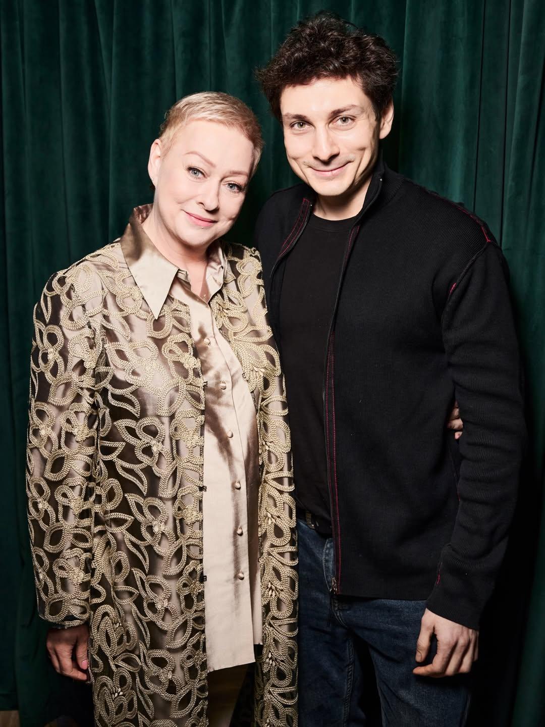 Мария Аронова с взрослым сыном