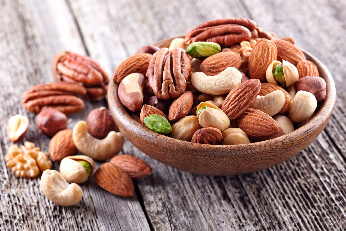 Daily Mail: орехи, бобовые и лосось снижают уровень холестерина в организме