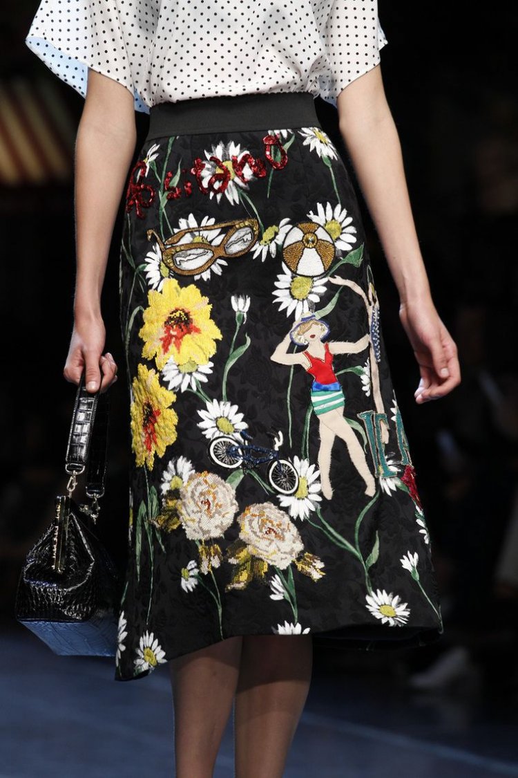 Стильные юбки с вышивкой: лучшие идеи для вдохновения 