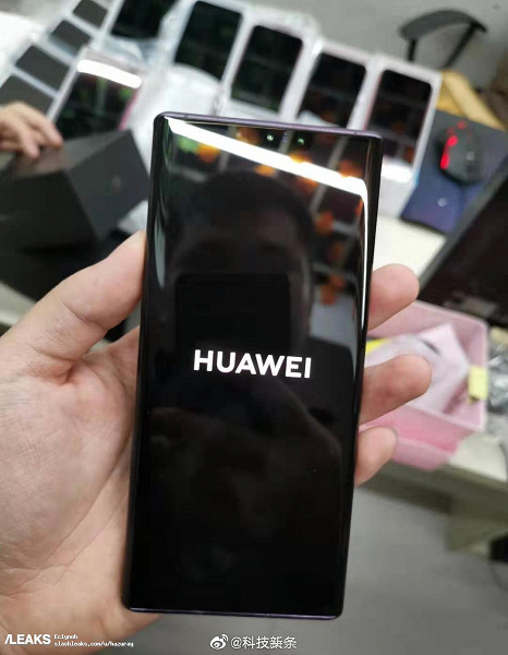 Большая разница. Huawei Mate 30 и Huawei Mate 30 Pro впервые позируют вместе, новые живые фото экрана-водопада