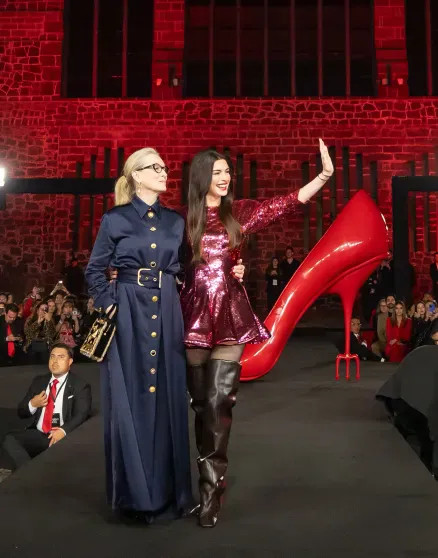 Энн Хэтэуэй в кожаных ботфортах и Мэрил Стрип посетили премьеру фильма 