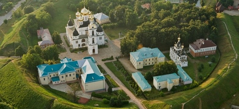 Дмитровский кремль расположен не на холме, а в низине