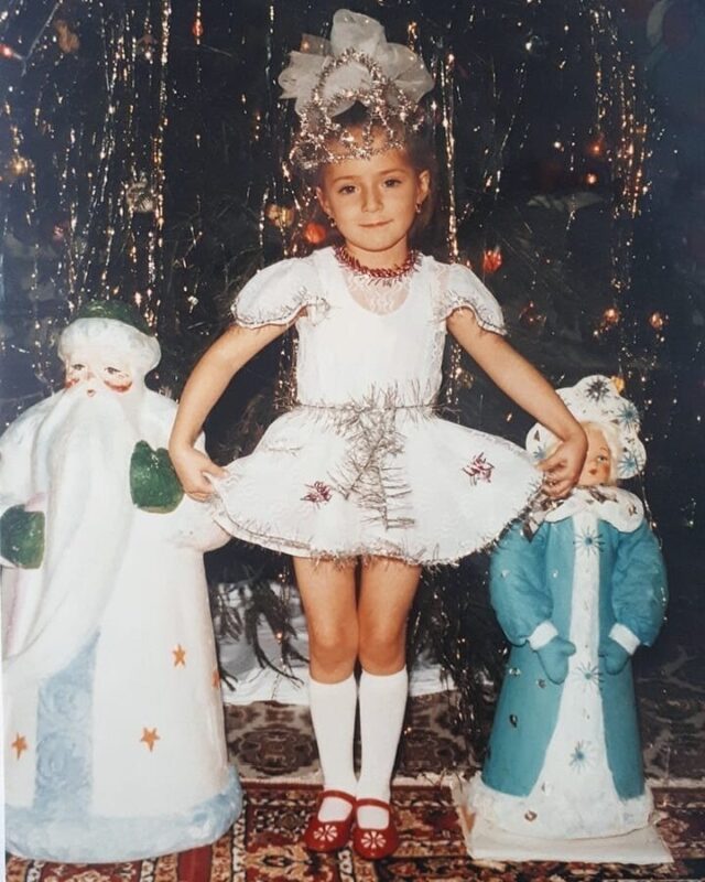 «Все девочки снежинки, а мальчики клоуны»: детские костюмы новогодних утренников 90-х детство,костюмы,новогодние праздники,новый год,фантазия