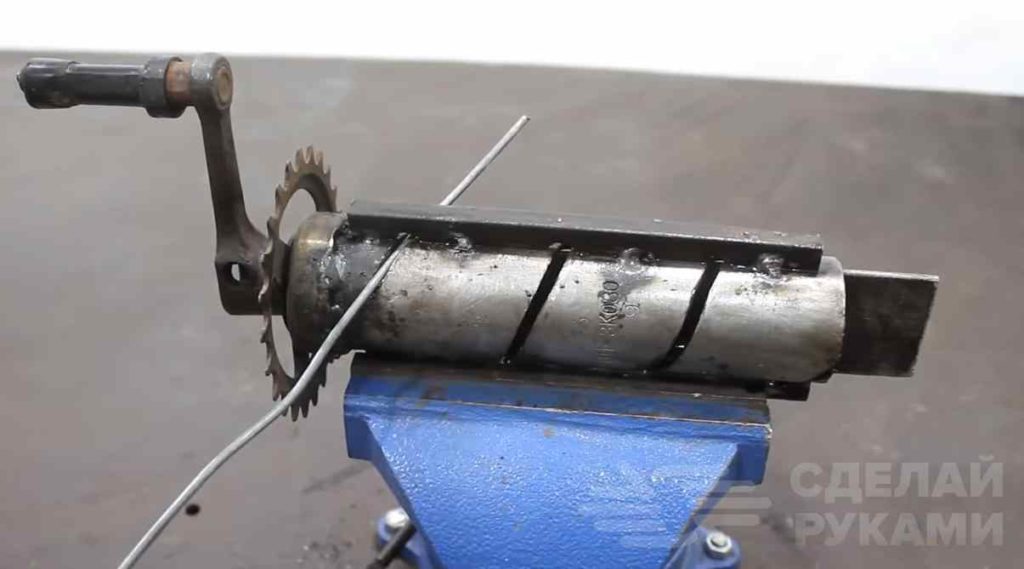 Приспособление для изготовления сетки-рабицы Приспособление для изготовления сетки-рабицы самоделкин