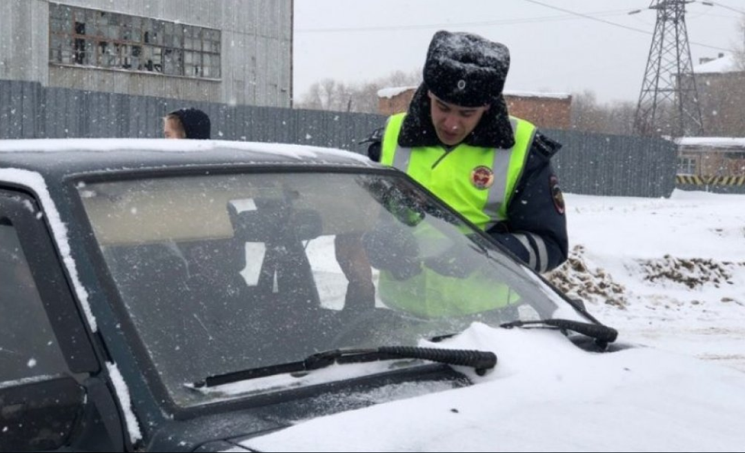 "Подарок на новый год." С 2020 года водителей будут штрафовать за видеорегистратор на лобовом стекле