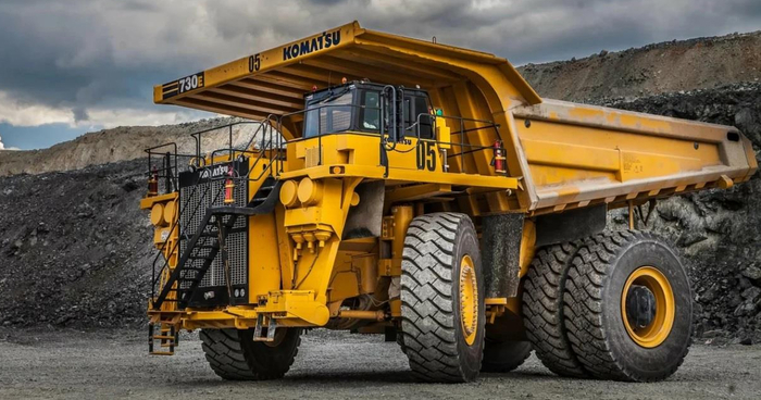 Komatsu 930E-4 оснащен двумя 700-сильными моторами/ Фото: gmk.center