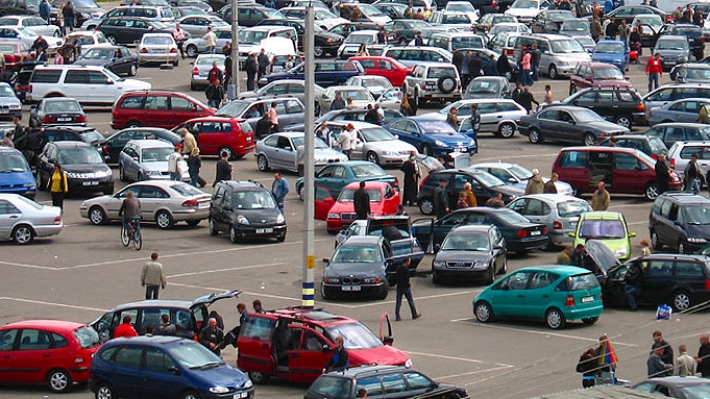 Социолог Дарья Щербакова назвала угрозой для Петербурга массовую скупку горожанами автомобилей