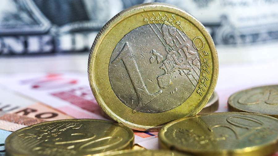 Евро на Мосбирже опустился ниже 97 рублей впервые с 5 февраля