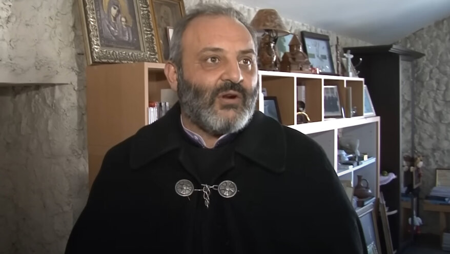 Оппозиция Армении выдвинула кандидатом в премьеры архиепископа Баграта