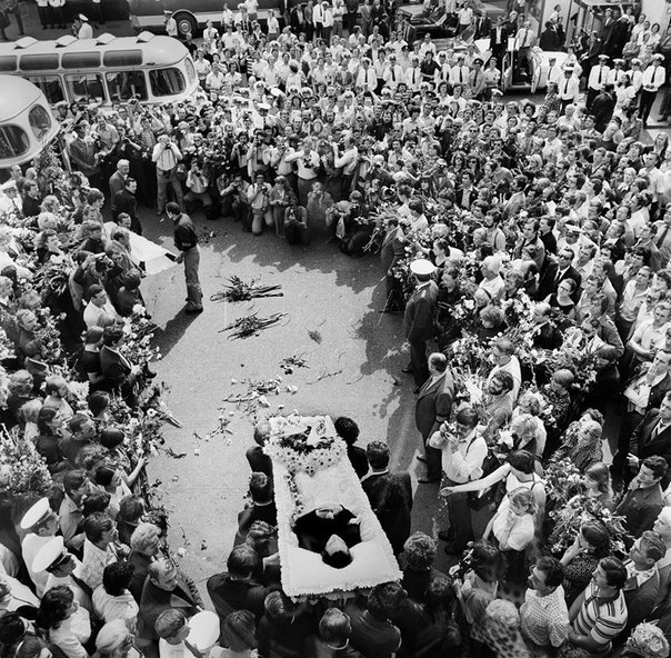 25 июля 1980 года умер Владимир Высоцкий 25 июля 1980 года умер Владимир Высоцкий