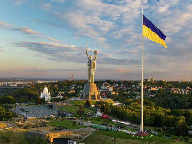 ПОЧЕМУ МЫ НЕ УНИЧТОЖАЕМ ЦЕНТР ПРИНЯТИЯ РЕШЕНИЙ НА УКРАИНЕ.ПОЧЕМУ НЕСОВМЕСТИМЫ РОССИЯ И ЗАПАДНАЯ ДЕМОКРАТИЯ (2 СТАТЬИ)