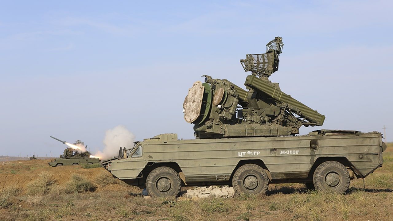 Российские средства ПВО перехватили две ракеты ВСУ в Херсонской области Армия