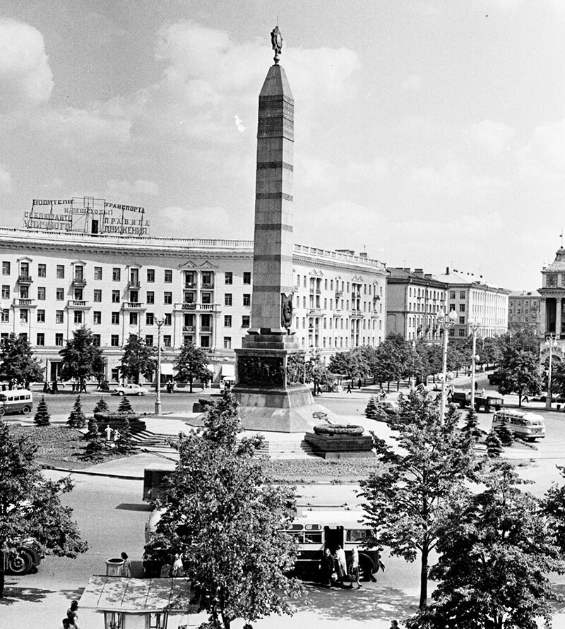 Монумент Победы в Минске
Валентин Хухлаев, 1972 год, Белорусская ССР, г. Минск, пл. Победы, из архива Валентина Хухлаева.