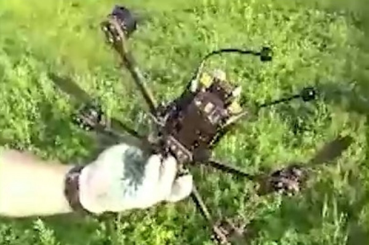 Беспилотник фото. Дрон сбитый мешком. Украинские боевые дроны. Дрон сбитый мешком. Дрон сбитый мешком.