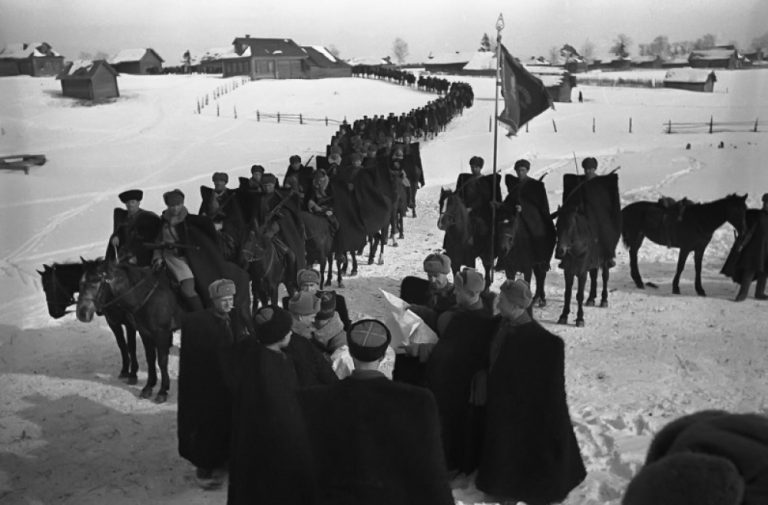 Рукопашная с танками - в 1941 году кавалерийский полк генерала Доватора стоял насмерть, защищая Москву история