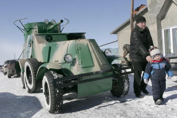 Как Вячеслав Веревочкин танковый завод в деревне построил Веревочкин, своей, Веревочкина, танков, России, мастерской, модели, бронетехнику, сельского, Национальные, достать, настоящую, Иногда заказывают, местные, постамент, чиновники, установки, используют, памятников, Великой