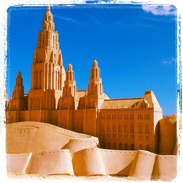 Потрясающие скульптуры из песка Потрясающие скульптуры из песка интересное