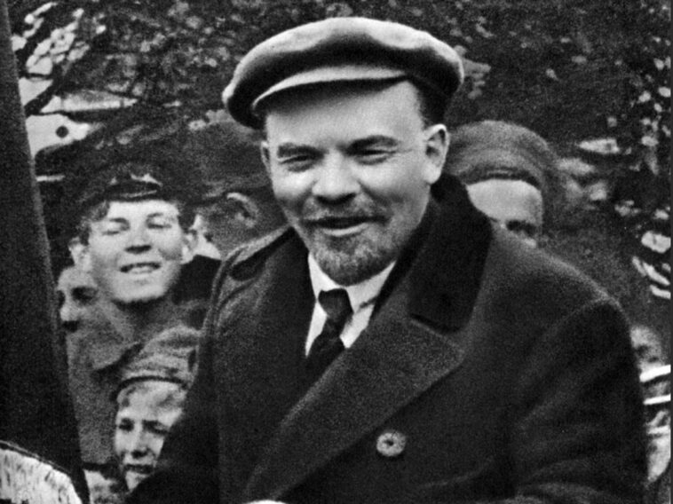 Нейрофизиолог раскрыл причину смерти Ленина, рассекретив документы о последних днях его жизни
