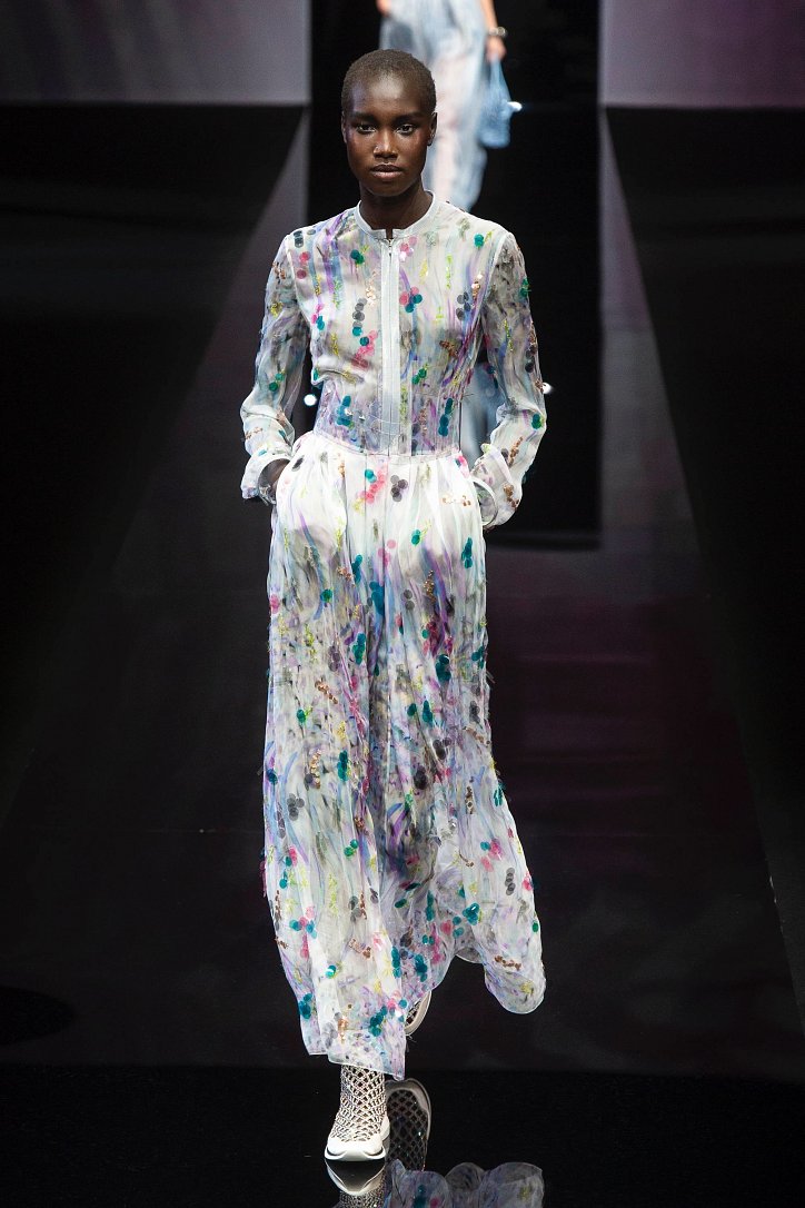 Giorgio Armani весна-лето 2019 - максимальная нежность красок и женственность линий Giorgio Armani весна-лето 2019