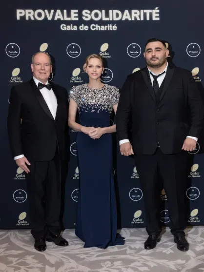 Княгиня Монако Шарлен вышла в свет в вечернем платье вместе с мужем, князем Альбером II Альбер, княгиня, ШарленКнязь, Шарлен, князь, после, детей, ШарленКнягиня, Монако, Альбера, законной, признанных, разных, Помимо, Габриэлла, принцесса, старших, Княгиня, принц, наследный