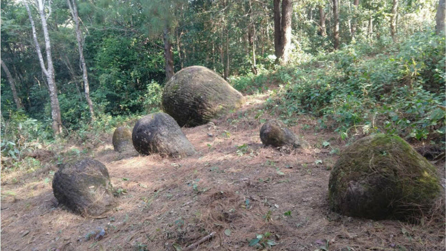 Фото взято с сайта: https://www.anu.edu.au/news/all-news/mysterious-giant-stone-jars-found-in-india